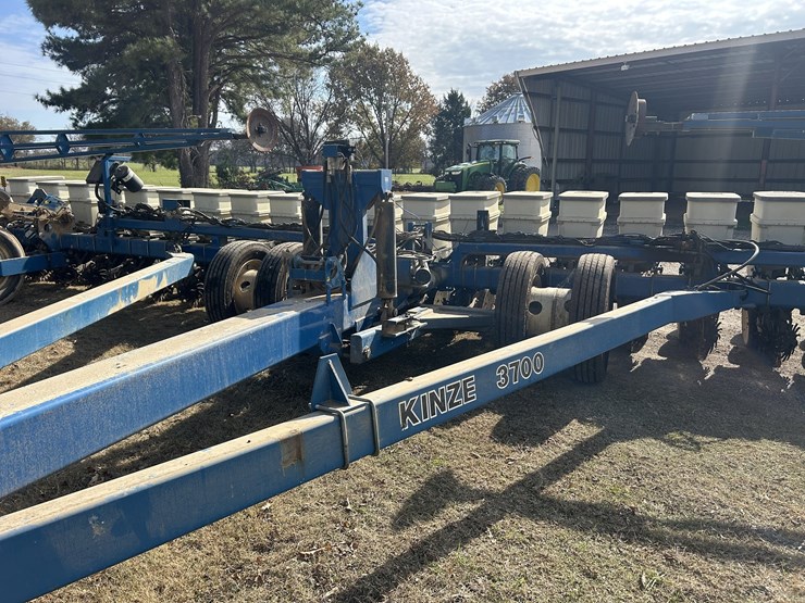 kinze-3700-image-3