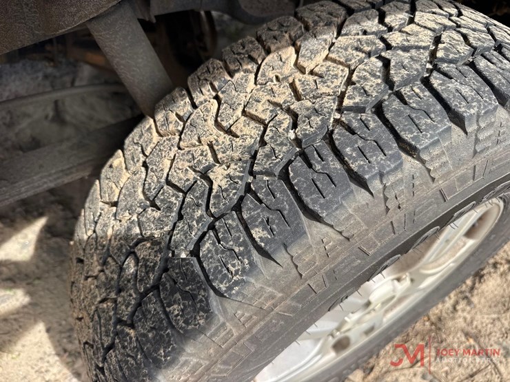 2010-toyota-tundra-sr5-image-12
