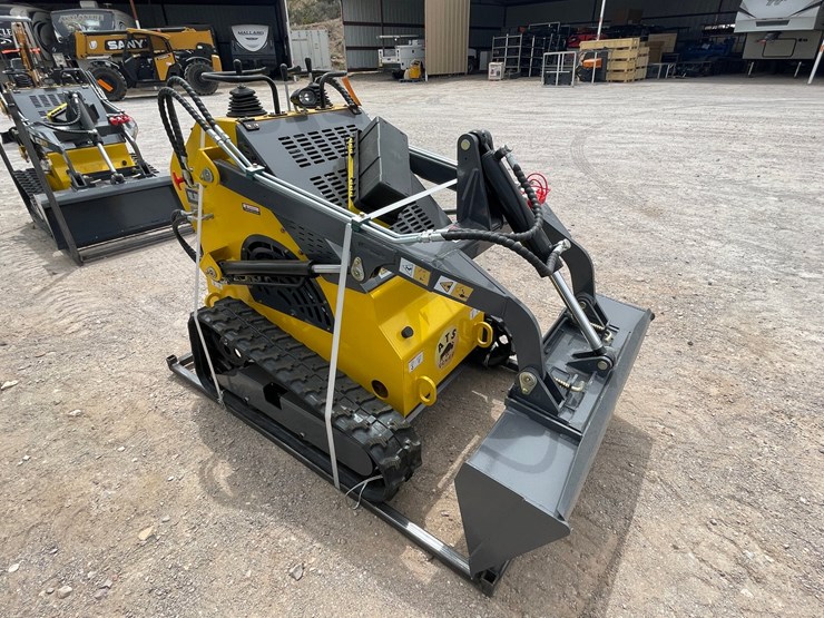 #3055-•-unused-2026-mini-skid-steer-loader-image-2