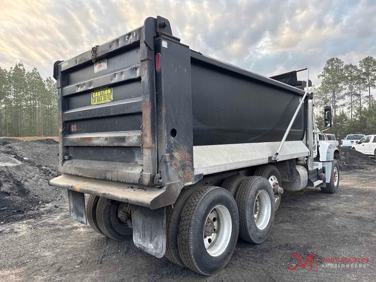 2016-mack-gu713-grantie-tri-axle-dump-truck-image-2