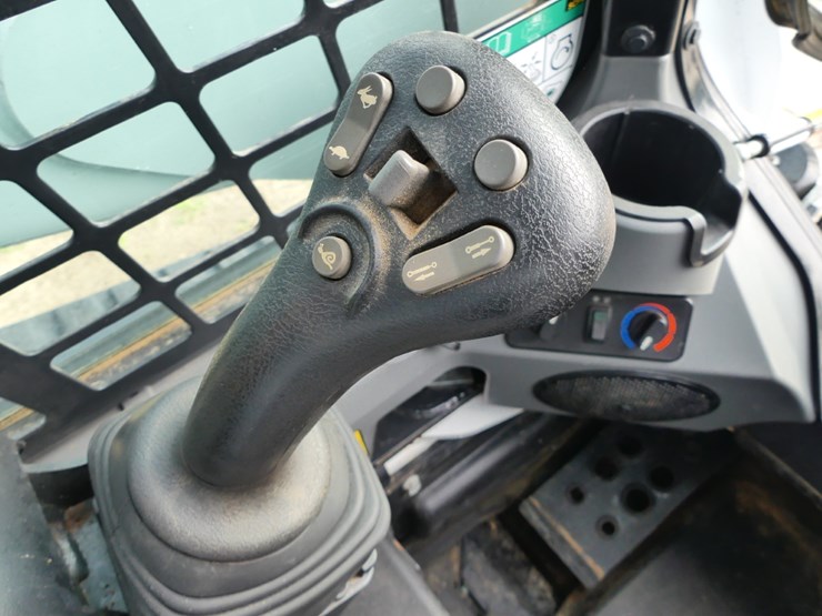 2023-bobcat-t770-image-14
