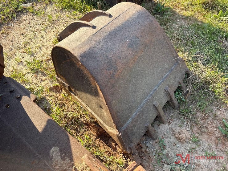34"-backhoe-tooth-bucket,-38mm-pin-hole-image-3