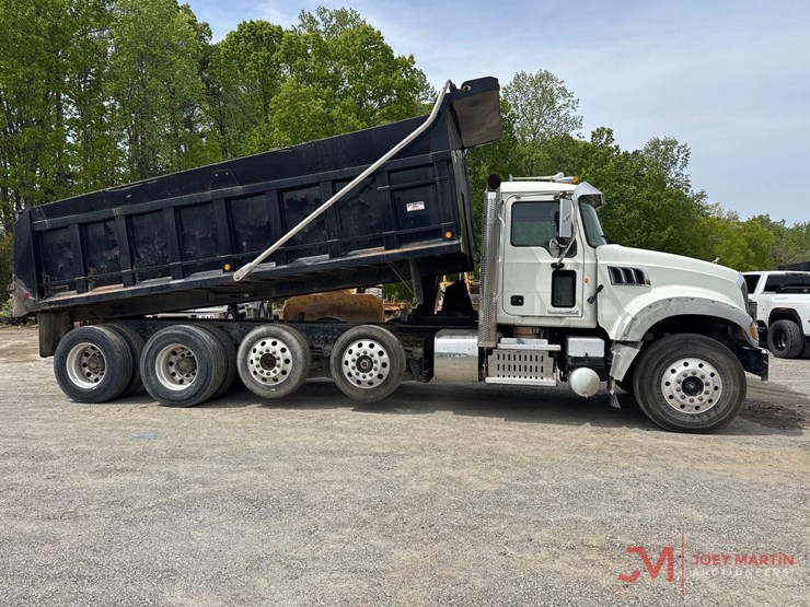 2014-mack-granite-gu713-image-2