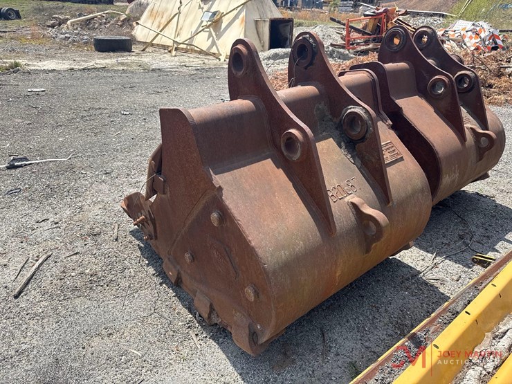 hensley-48"-tooth-bucket-w/-side-cutters-image-3