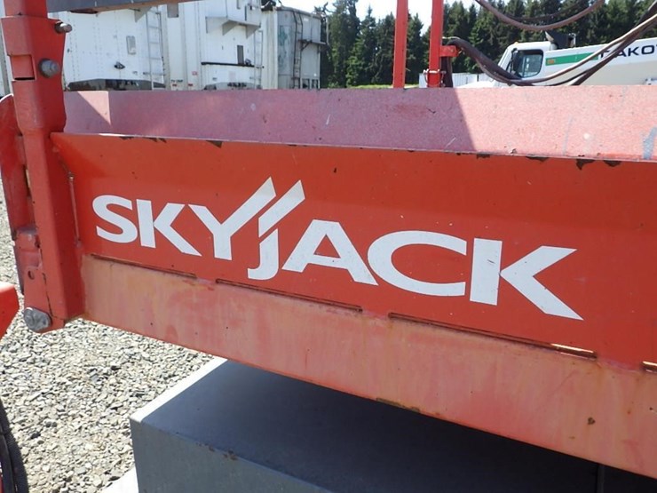 2019-skyjack-sj6826rt-image-26