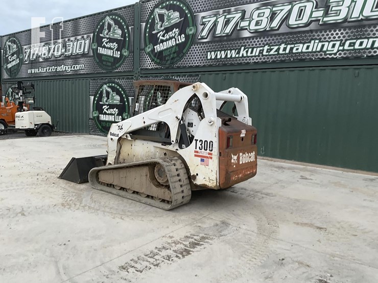 2004-bobcat-t300-image-2