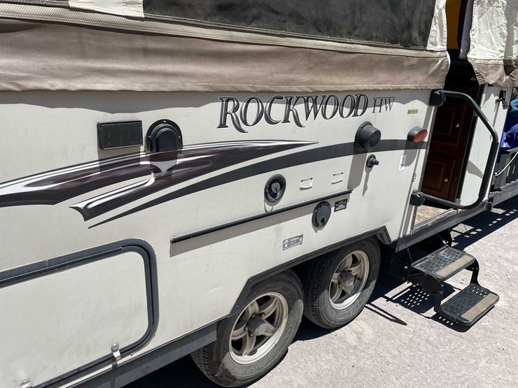 #171-•-2015-rockwood-hw-camper-(has-tx-title)-image-26