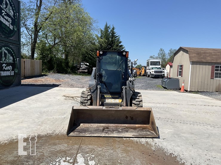 2016-new-holland-l220-image-7