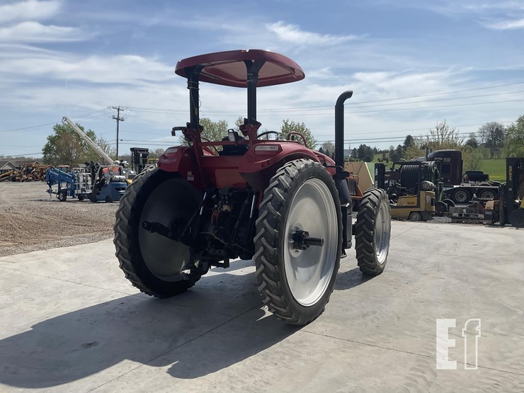 2017-case-ih-farmall-140a-image-4