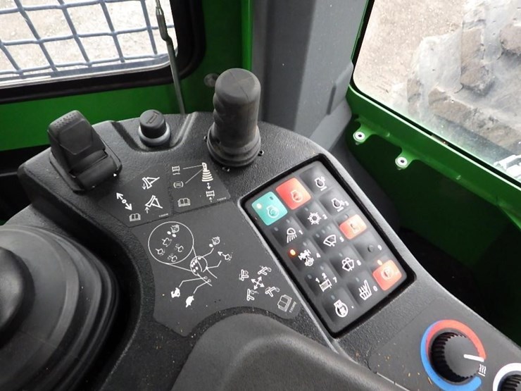 2022-deere-648l-image-36