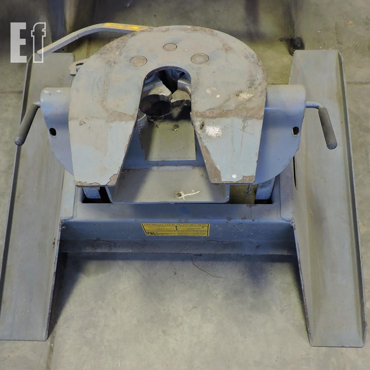 B&W COMPANION 5TH WHEEL HITCH