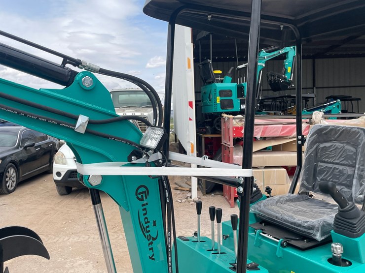 #3005-•-unused-2026-cfg-mini-excavator-image-9
