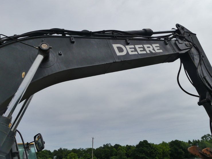 deere-135g-image-7