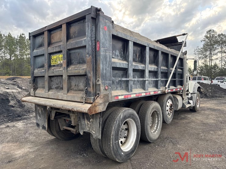 2017-mack-gu713-grantie-tri-axle-dump-truck-image-3