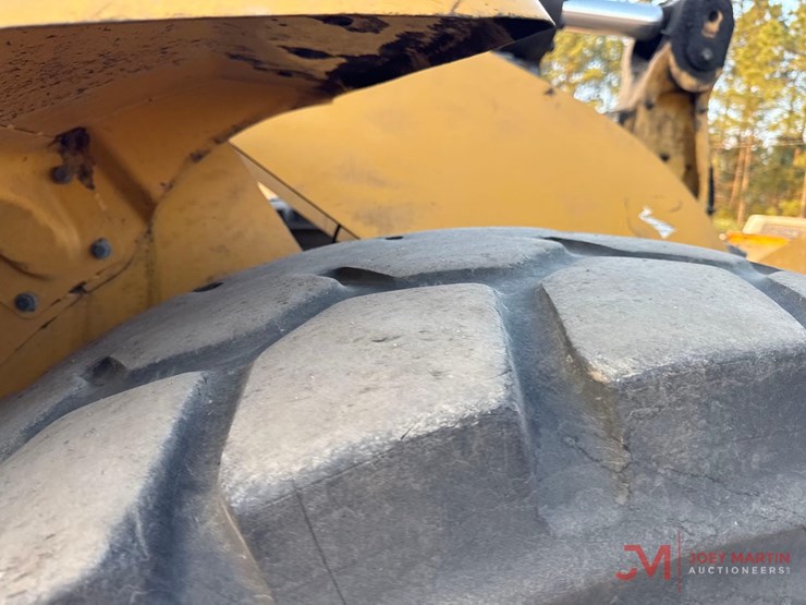 2015-caterpillar-972k-image-16