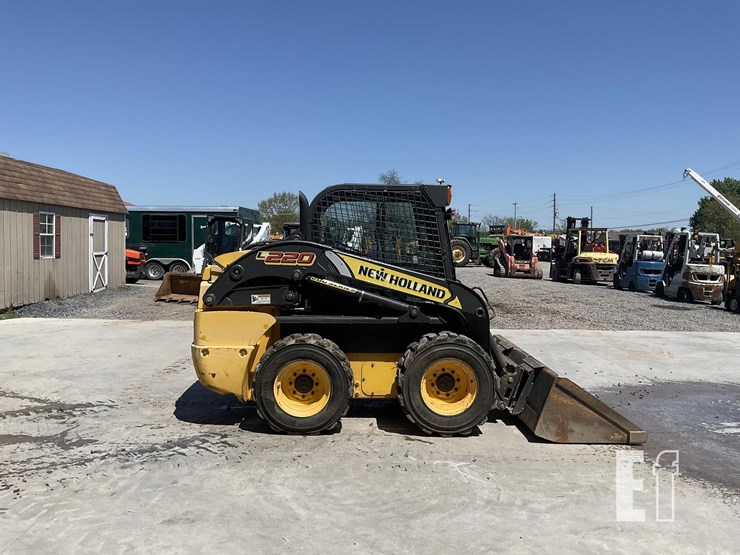 2016-new-holland-l220-image-5