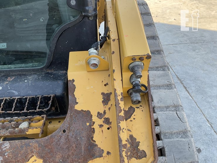 2021-caterpillar-299d3-image-13