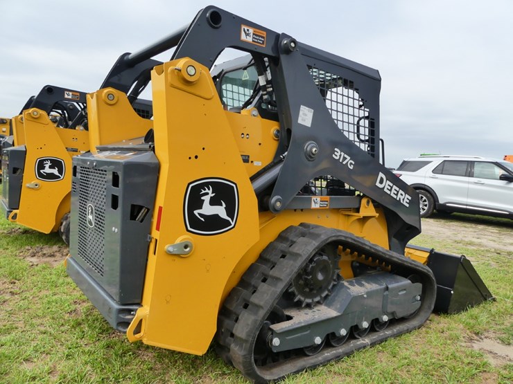 2024-deere-317g-image-3