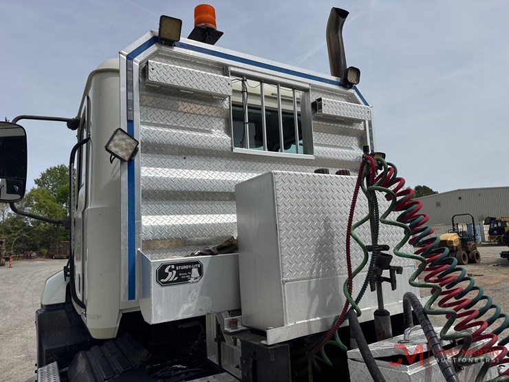 2011-mack-pinnacle-cxu613-image-14