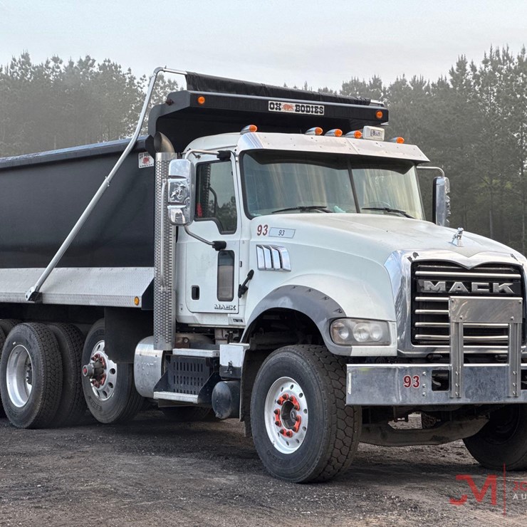 2016 MACK GU713 GRANTIE TRI AXLE DUMP TRUCK