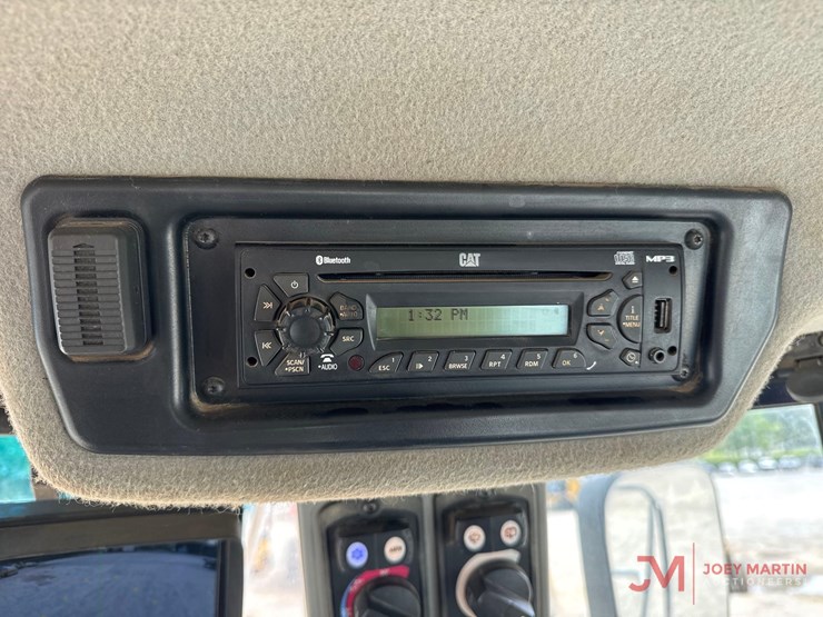 2013-caterpillar-950k-image-37
