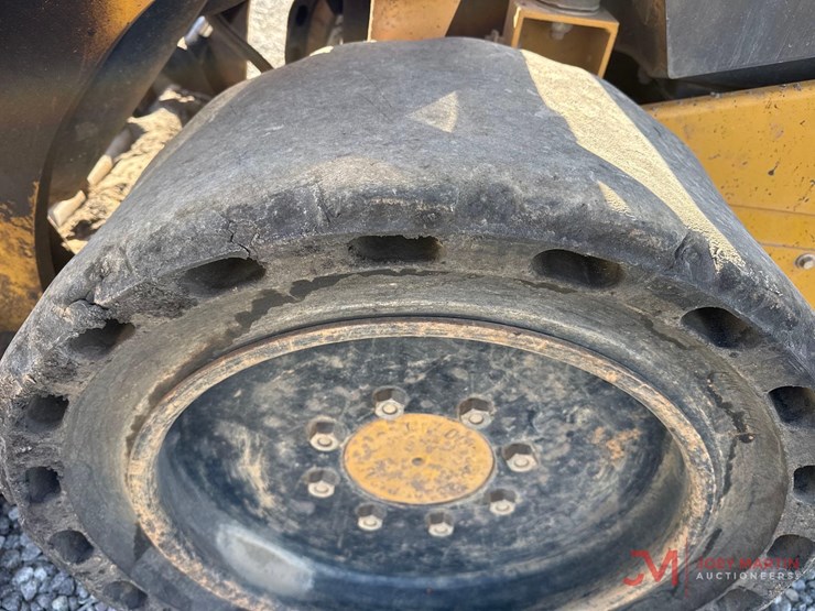 2014-caterpillar-262d-image-11