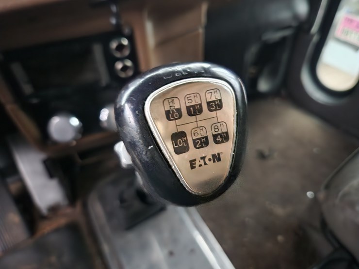 2004-peterbilt-379-image-28