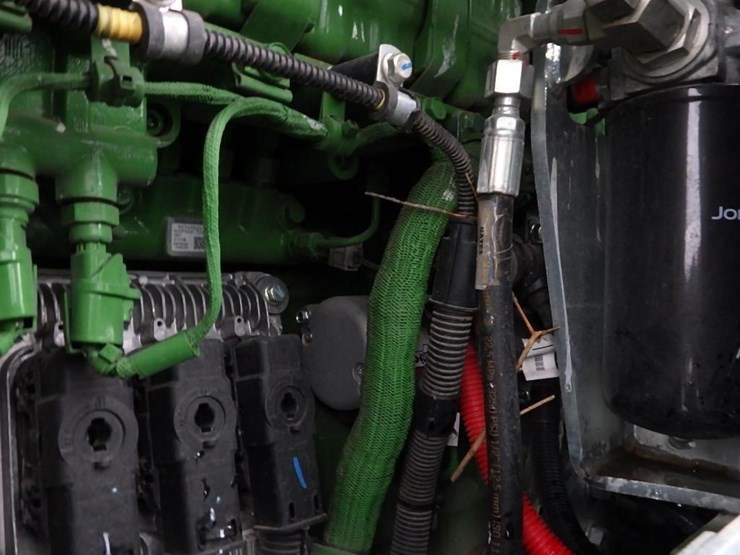 2022-deere-648l-image-16