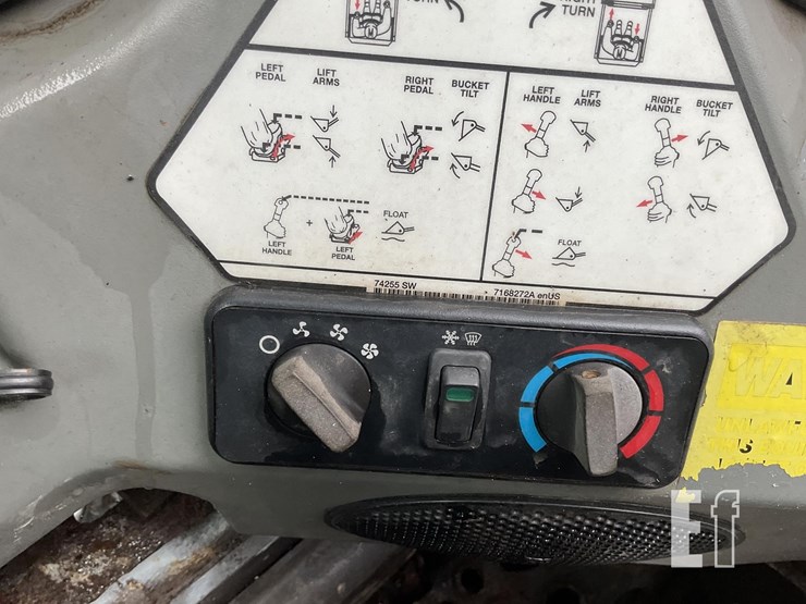 2011-bobcat-s750-image-13