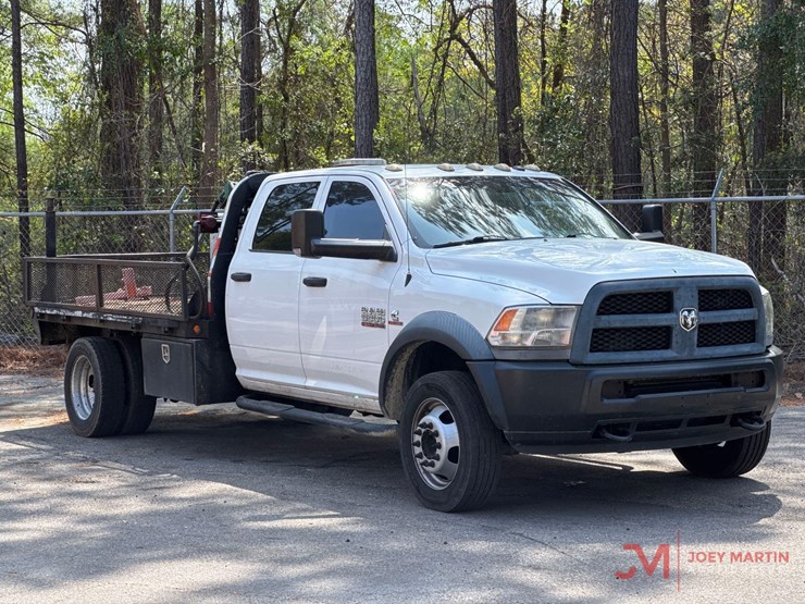 2014-ram-5500-heavy-duty-flatbed-truck-image-1