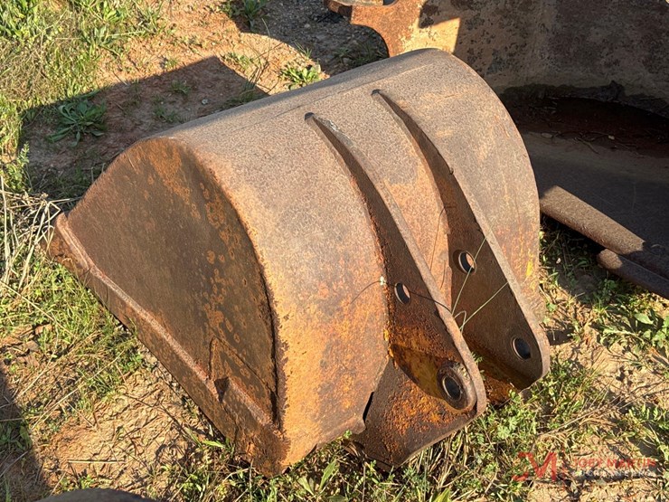 34"-backhoe-tooth-bucket,-38mm-pin-hole-image-1