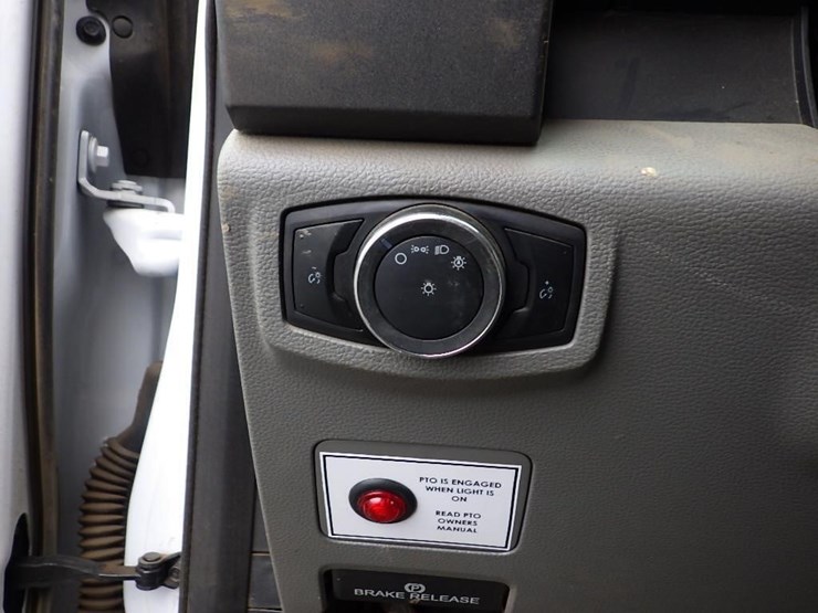2022-ford-f550-image-42