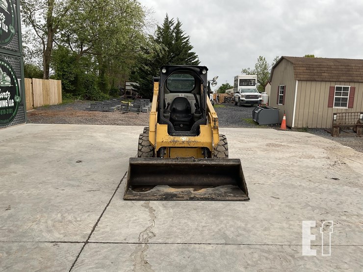 2014-caterpillar-242d-image-7