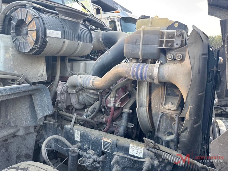 2016-mack-gu713-grantie-tri-axle-dump-truck-image-21