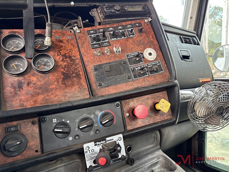 2005-kenworth-t800-image-24