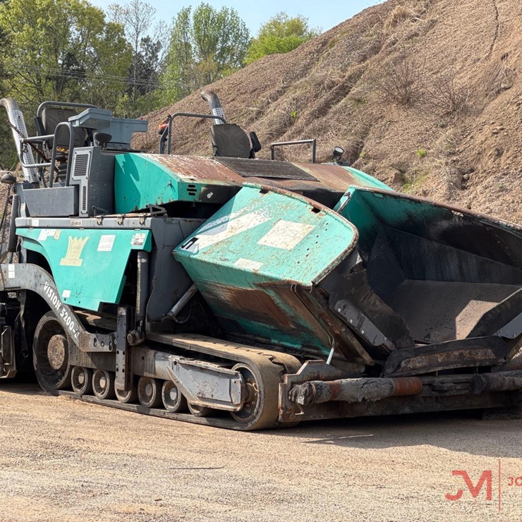 VOGELE VISION 5200-2 TRACKED ASPHALT PAVER