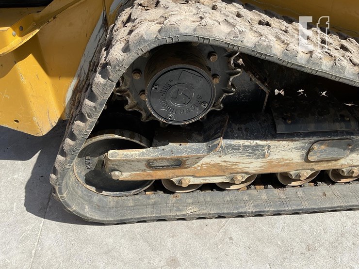 2022-deere-331g-image-10