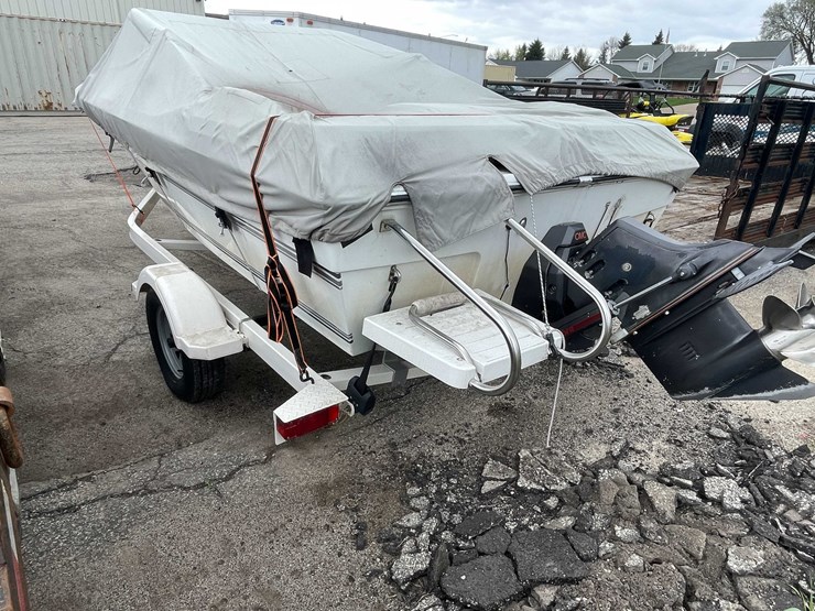 #1489-•-1991-17'-renker-fiberglass-boat-(has-wi-title)-image-7