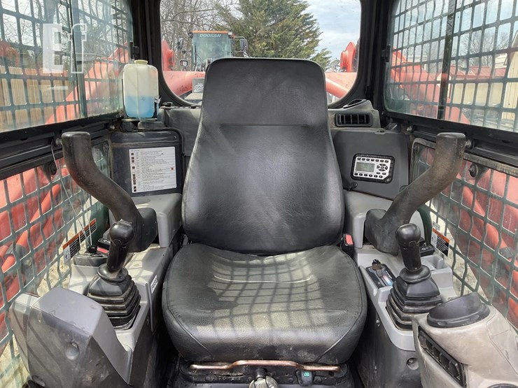 2017-kubota-svl95-2s-image-14