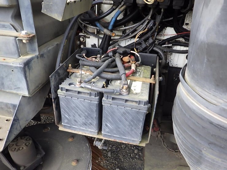 2003-freightliner-fc70-image-18