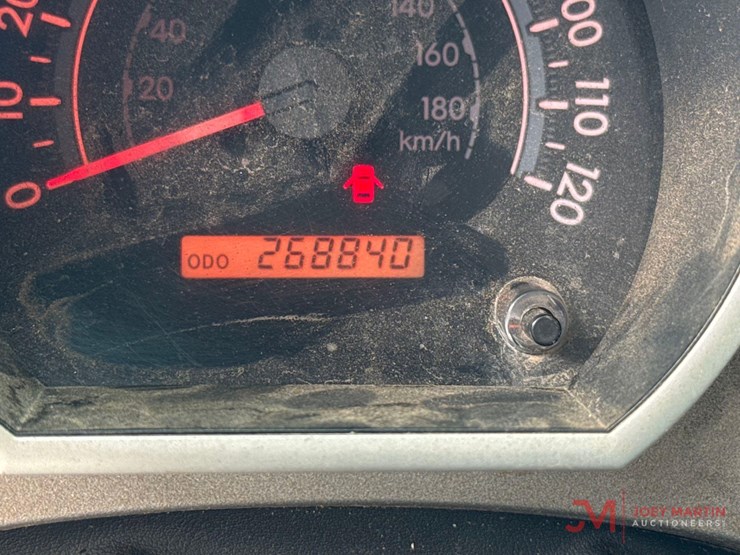 2010-toyota-tundra-sr5-image-34