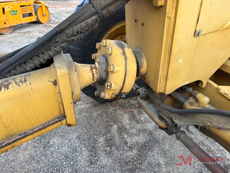1993-deere-670b-image-29