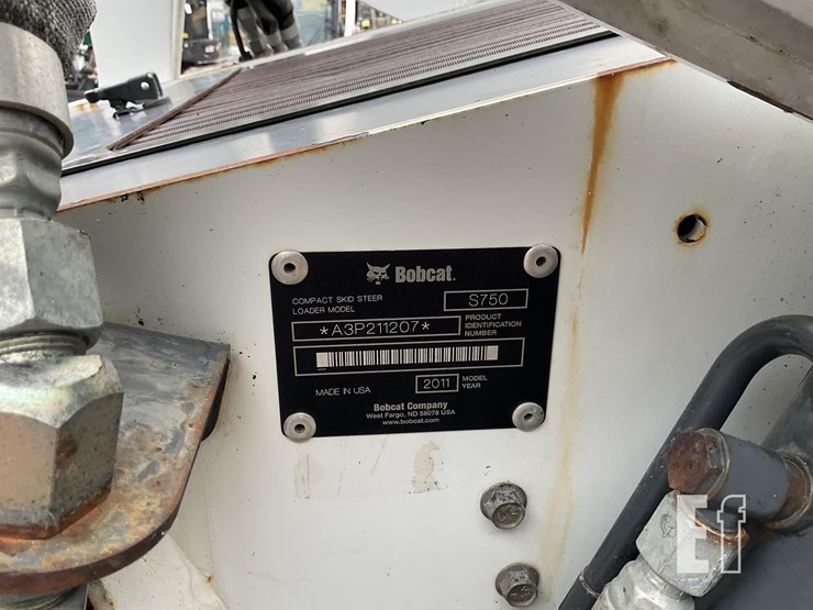 2011-bobcat-s750-image-18