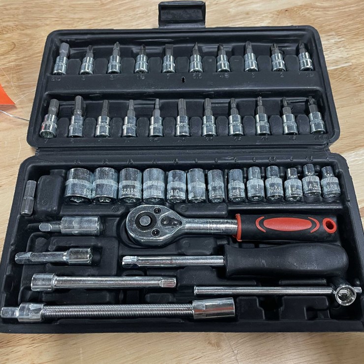 #2569 • 46 Piece Socket Set (CW)