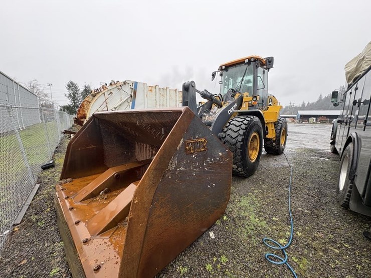 2021-deere-624l-image-1