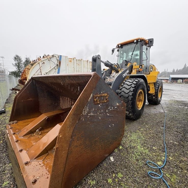 2021 DEERE 624L