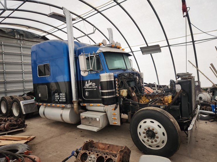 2004-peterbilt-379-image-1