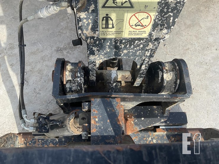 2016-caterpillar-tl642d-image-11