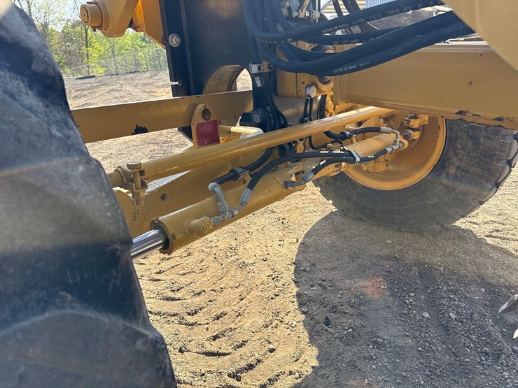 2019-caterpillar-120-image-14