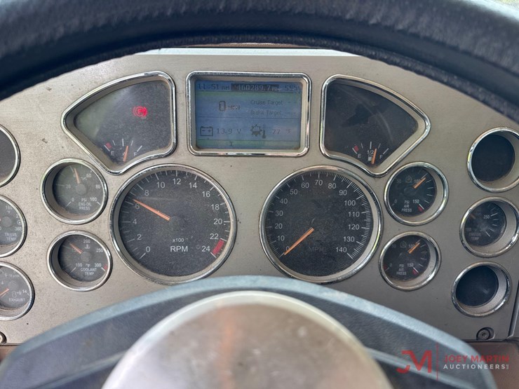 2014-mack-granite-gu713-image-42